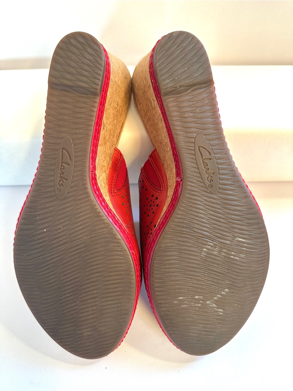 CLARKS WOMENS HELIO CORRIDOR RED PERFORATED LEATHER CORK WEDGE SANDALS NEW Sz8.5 - Picture 12 of 12